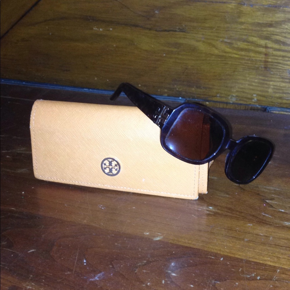 Tory Burch Sunglasses PLUS Case
